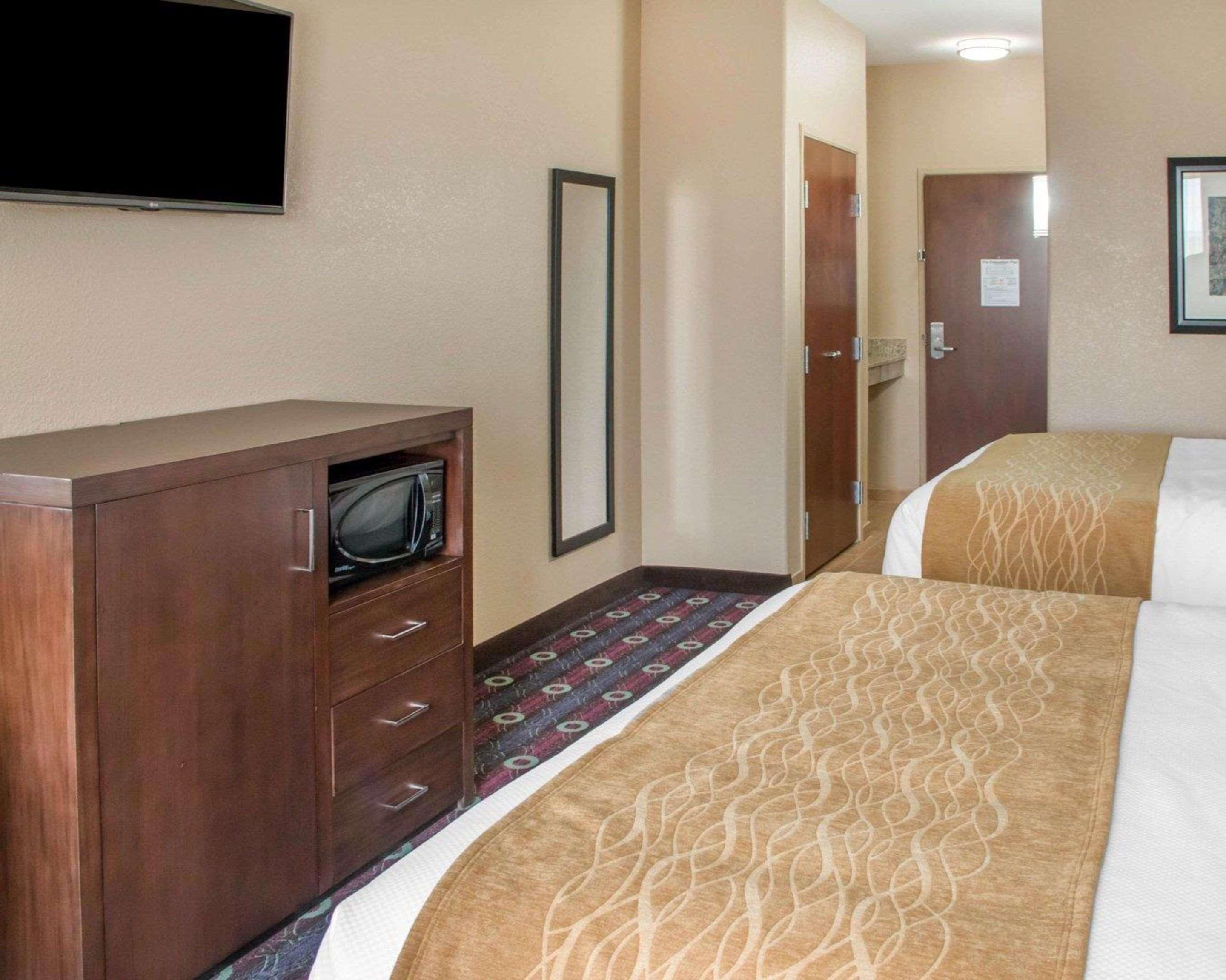 Comfort Inn & Suites San Marcos Exterior photo